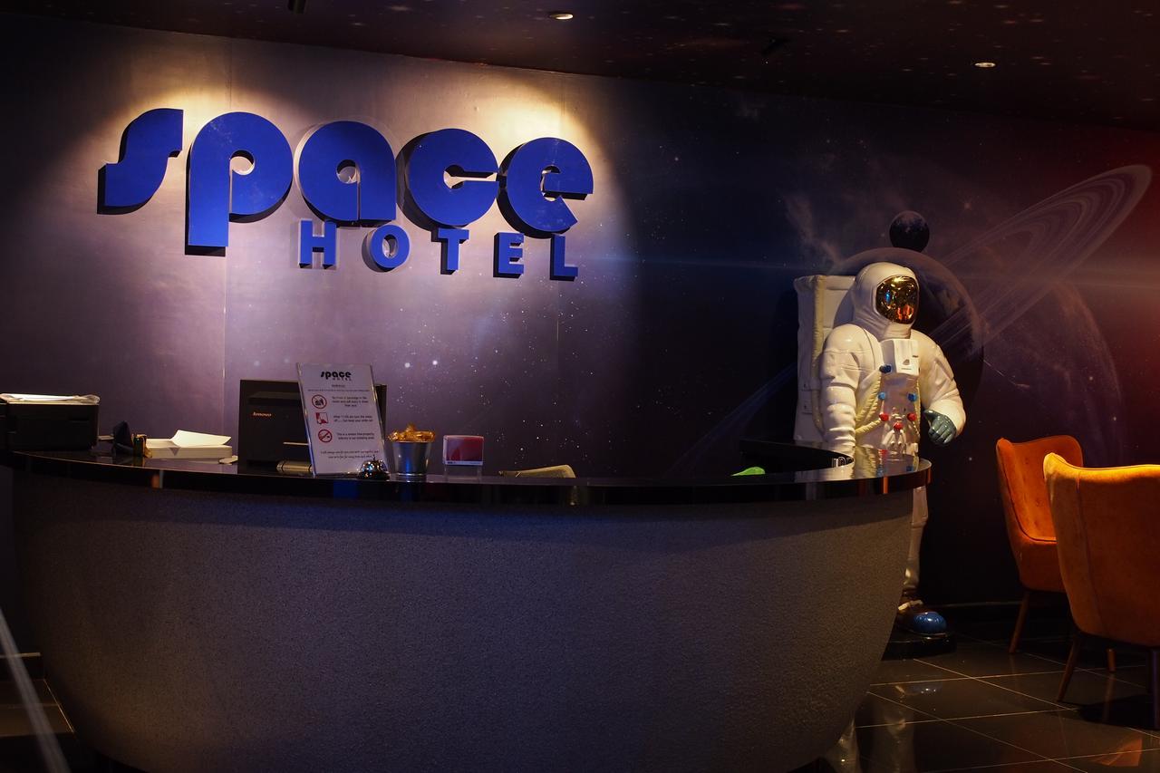 Space Hotel @ Chinatown Kuala Lumpur Bagian luar foto